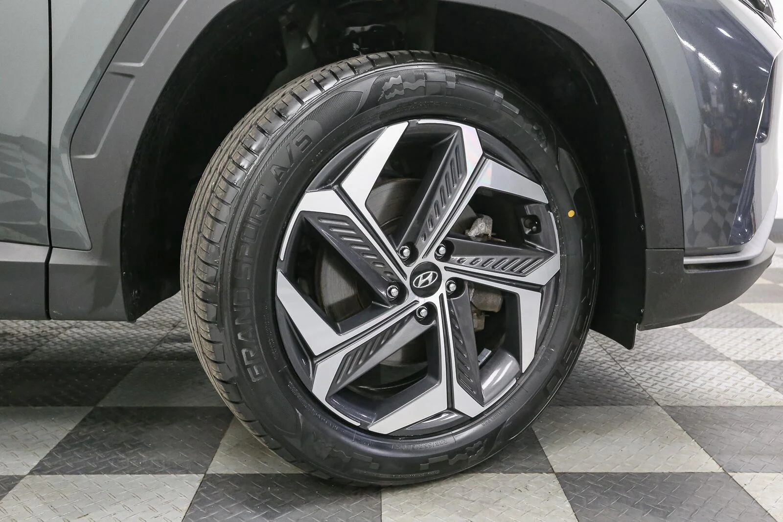 Used 2023 Amazon Gray Hyundai SEL Convenience image 17