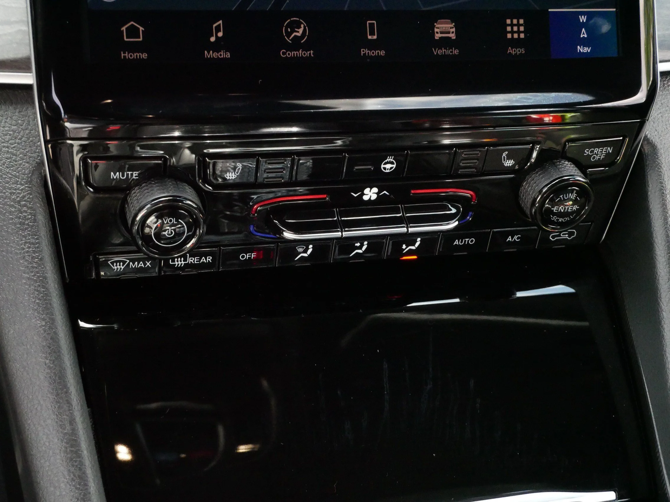 Used 2025 Diamond Black Crystal Pearlcoat Jeep Limited image 23