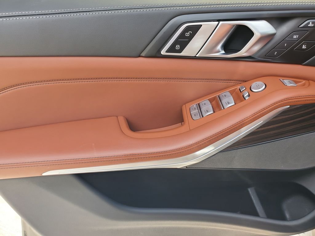 Used 2025 Green BMW M60i image 20