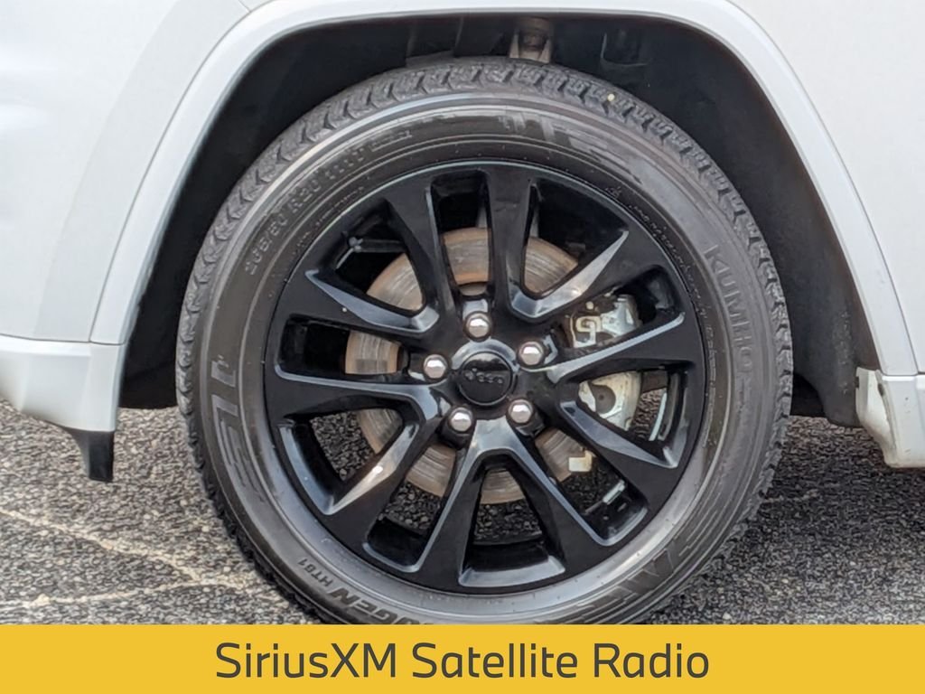 Used 2021 White Jeep Laredo X image 11