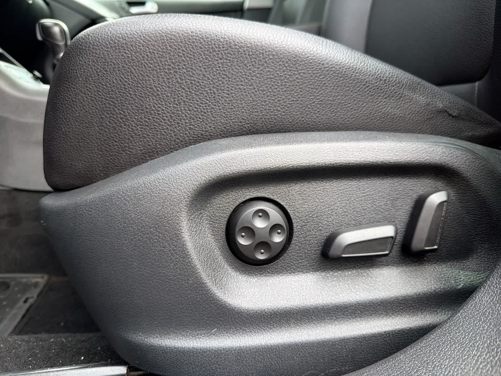 Used 2017 Silver Volkswagen Wolfsburg Edition image 18