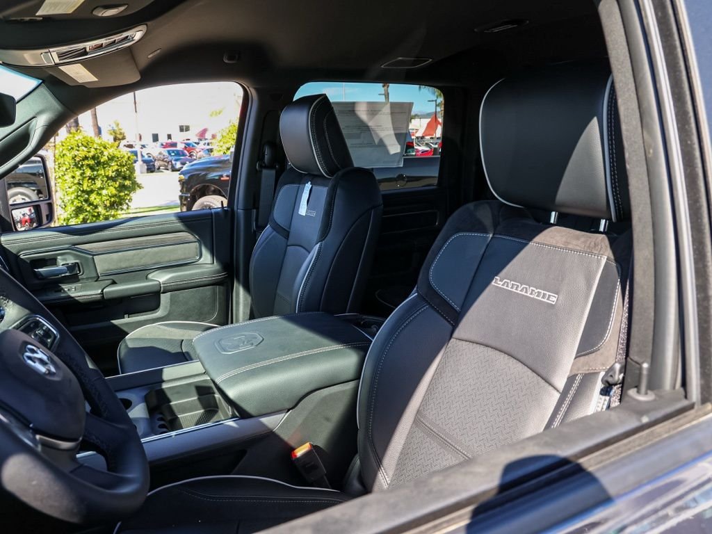 New 2026 Granite Crystal Metallic Clear-Coat Exterior Paint RAM Laramie image 14