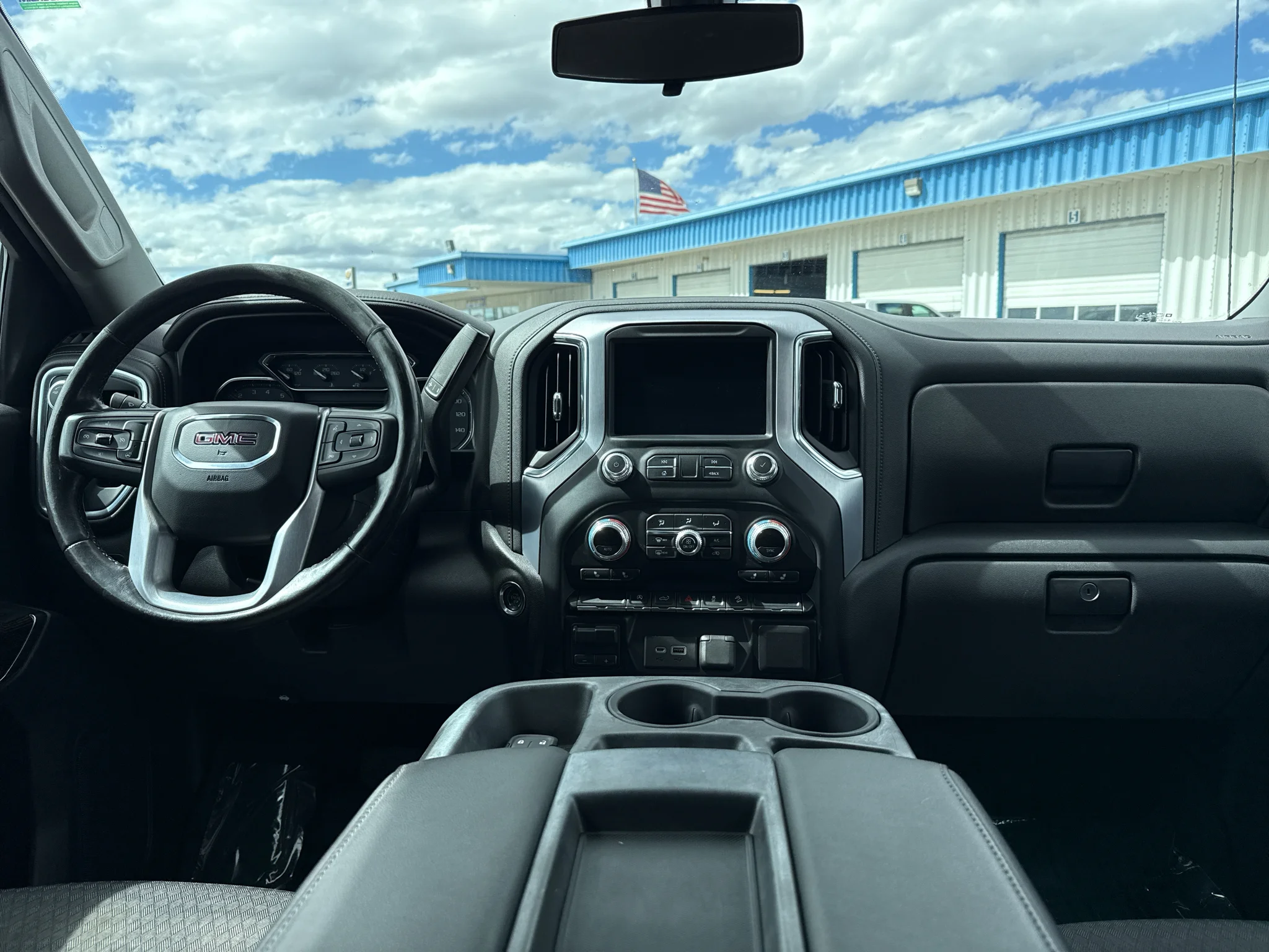 Used 2020 SUMMIT WHITE GMC Elevation image 17