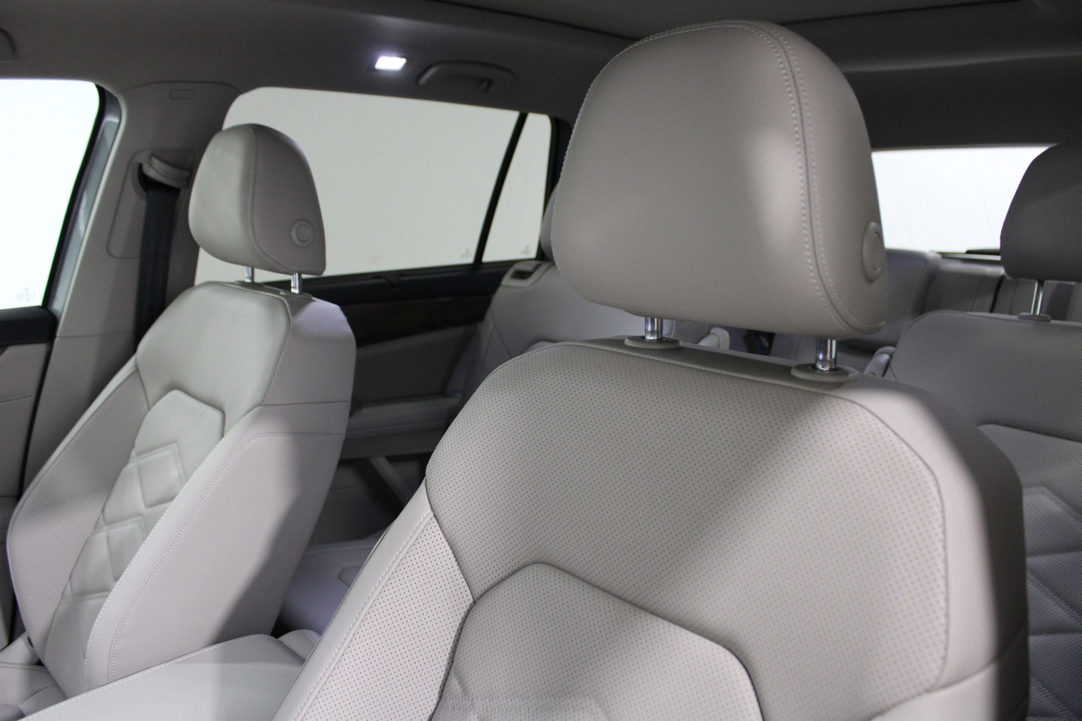 New 2026 Silver Mist Metallic Volkswagen 2.0T SE w/Technology image 5