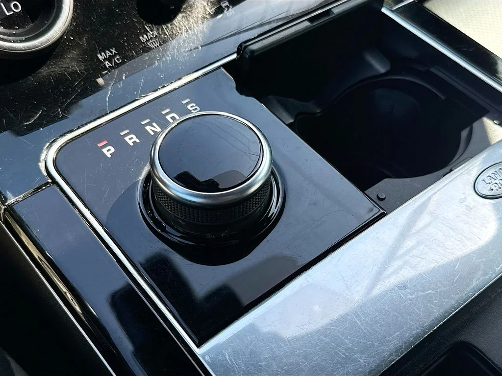 Used 2019  Land Rover SE R-Dynamic image 18