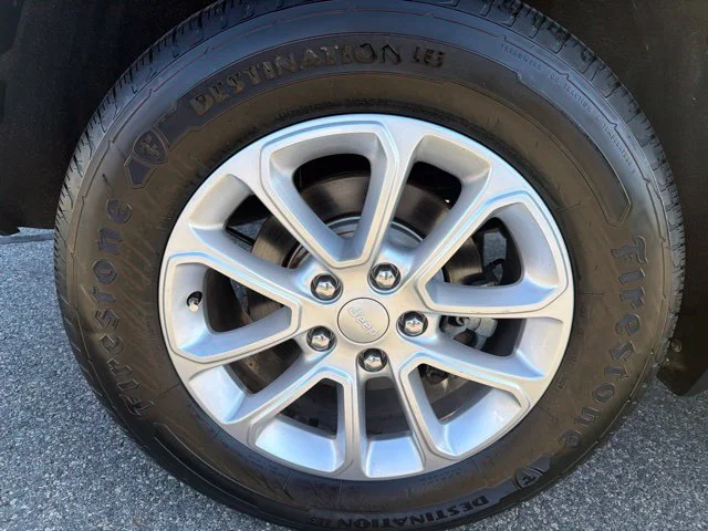 Used 2021 Gray Jeep Laredo E image 12