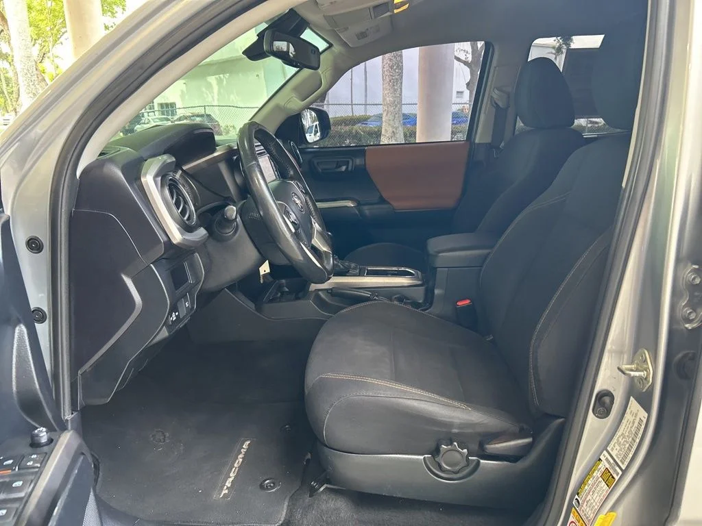 Used 2019 Silver Toyota SR5 image 4