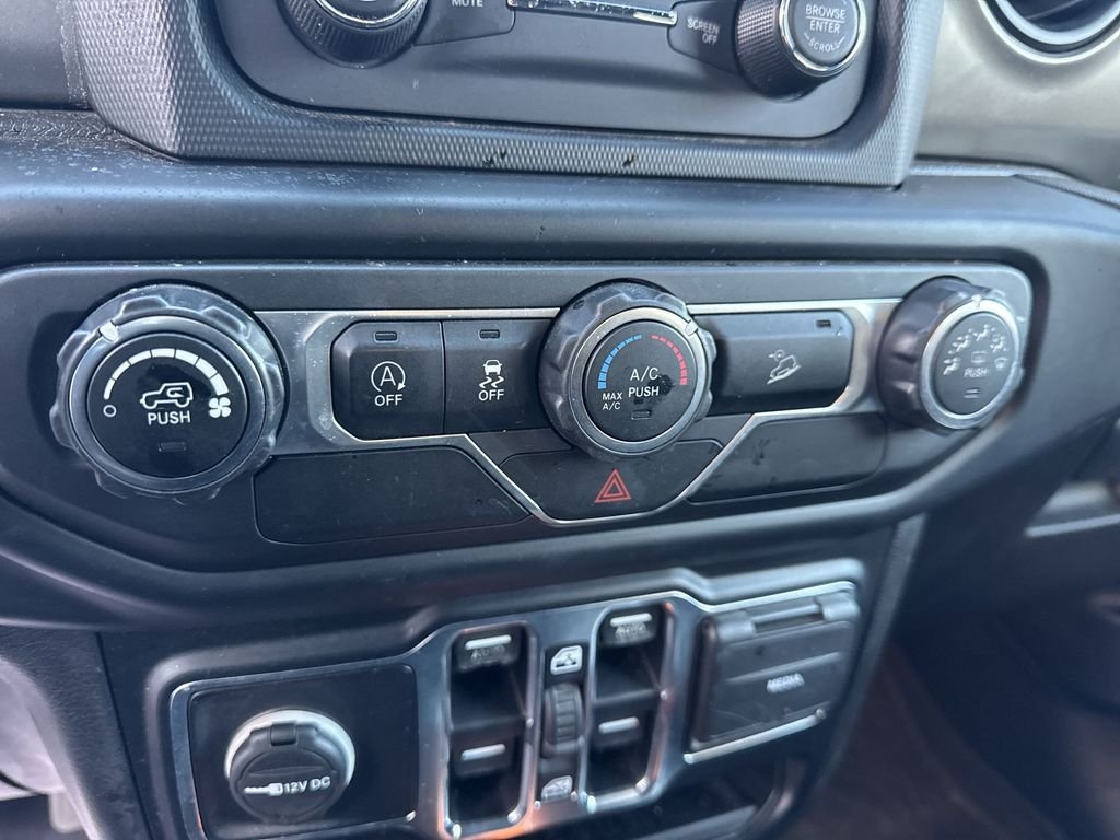 Used 2019 White Jeep Unlimited Sport S image 18