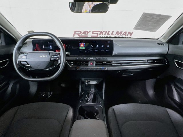 2025 Kia K4 LXS - Photo 23