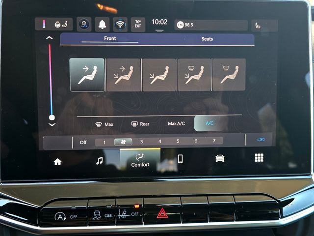 New 2026 Bright White Clearcoat Jeep Latitude image 11