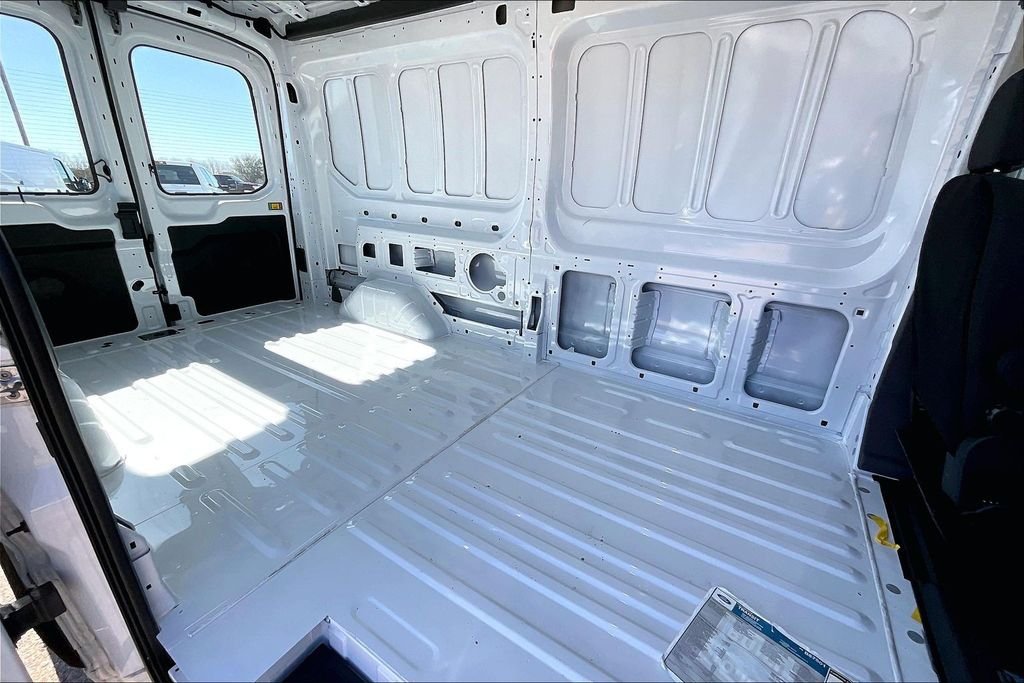 New 2023 White Ford Base image 19