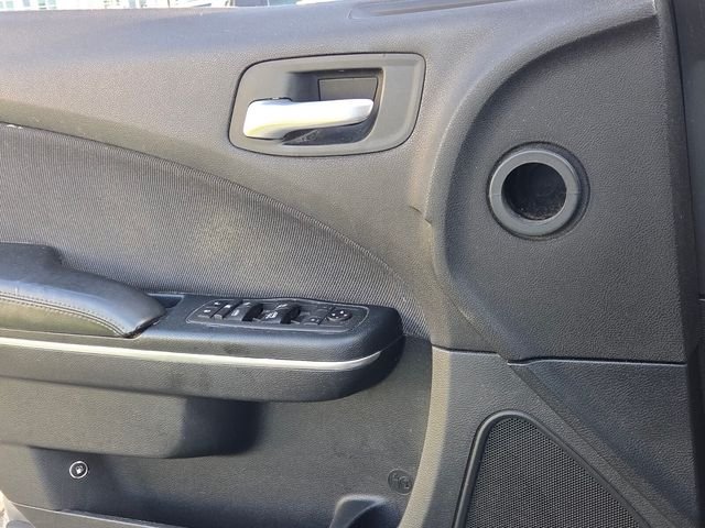 Used 2015 Silver Dodge SE image 27