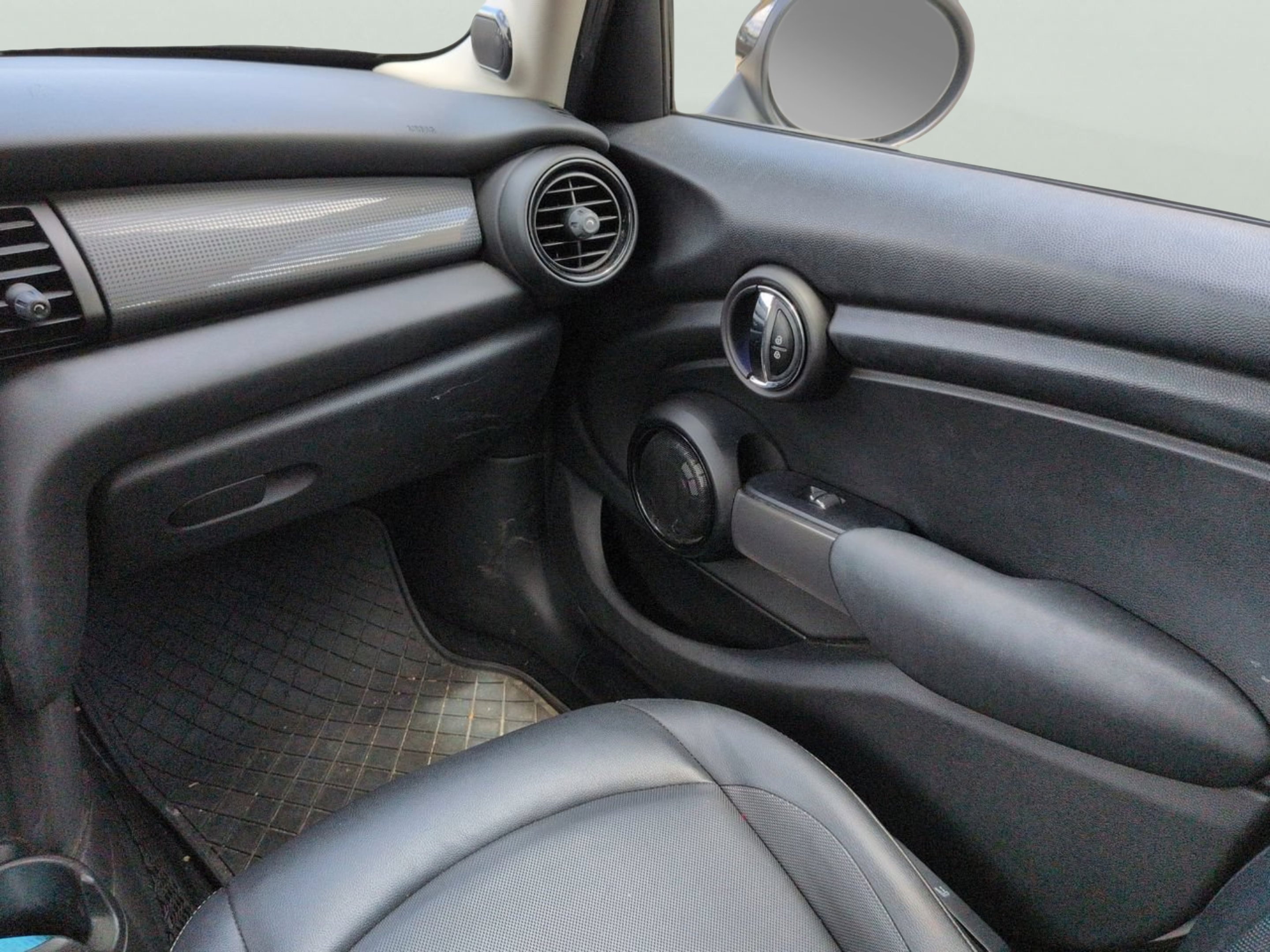 Used 2017 White Silver Metallic MINI Base image 13