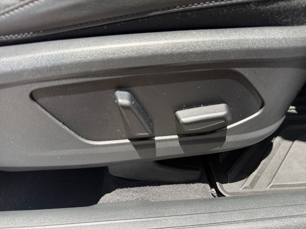 Used 2023 White Kia SX image 17