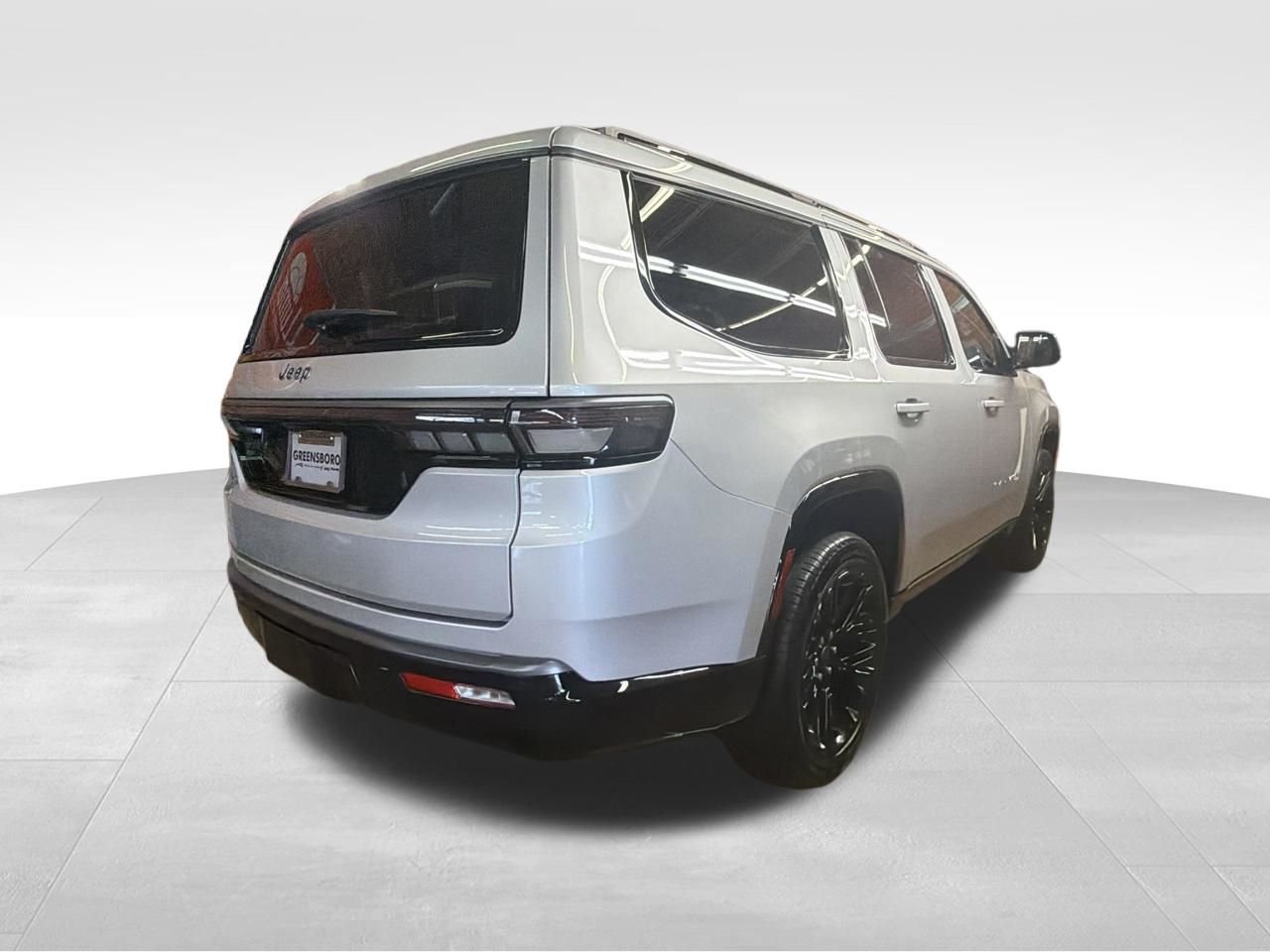 New 2026 Silver-Zynith Exterior Paint Jeep Limited Reserve image 6