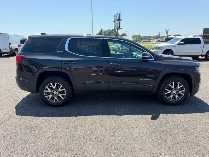 Certified Used 2020 Carbon Black Metallic GMC SLE image 4