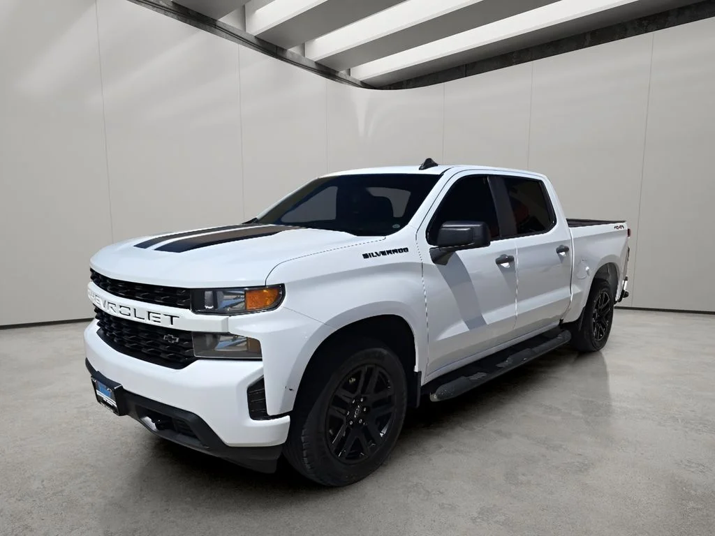 Used 2022 White Chevrolet Custom image 1