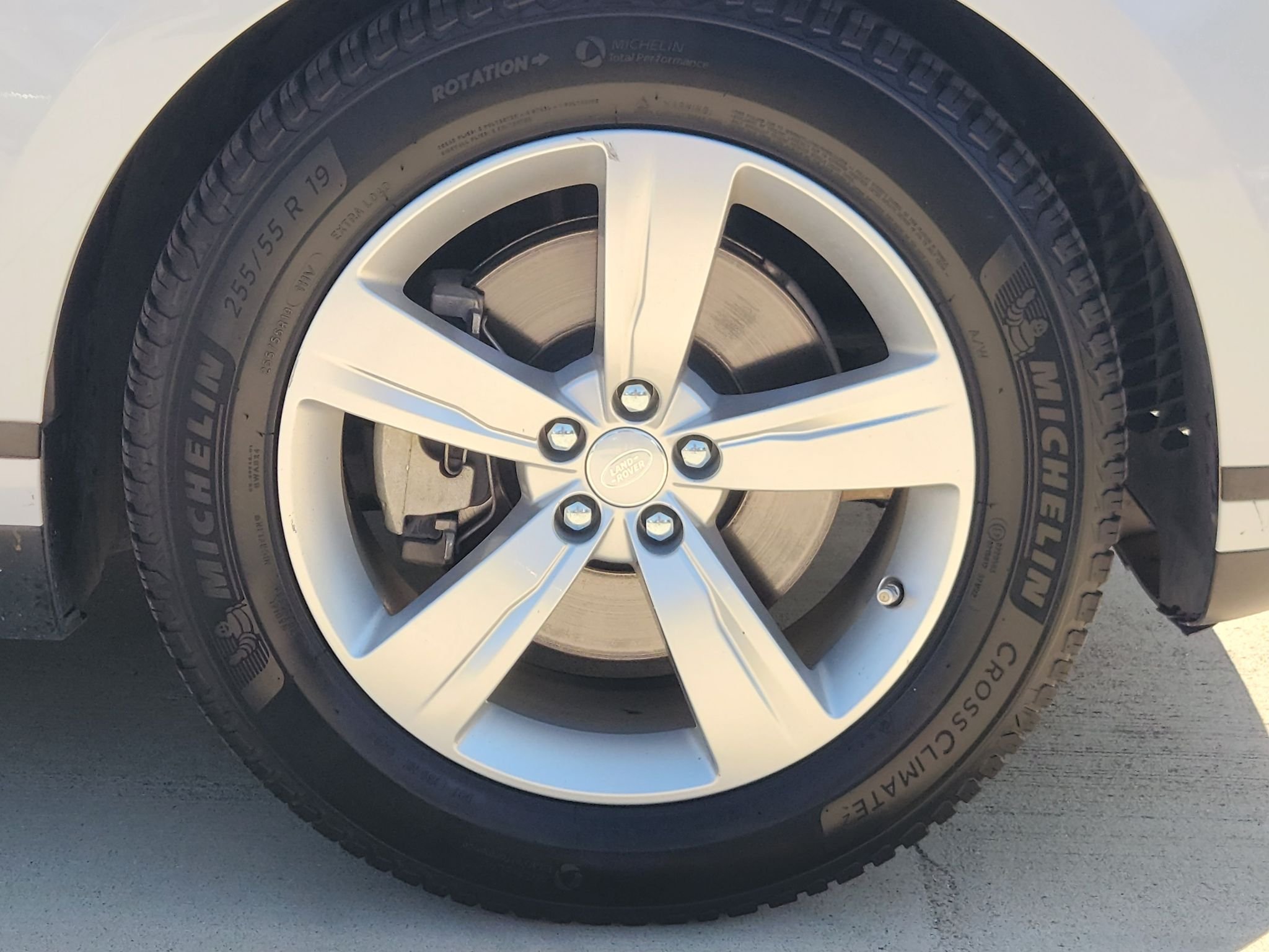 Used 2018 Fuji White Land Rover S image 11