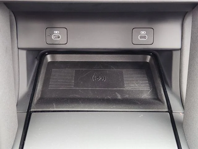 Certified Used 2025 Black Land Rover SE image 18