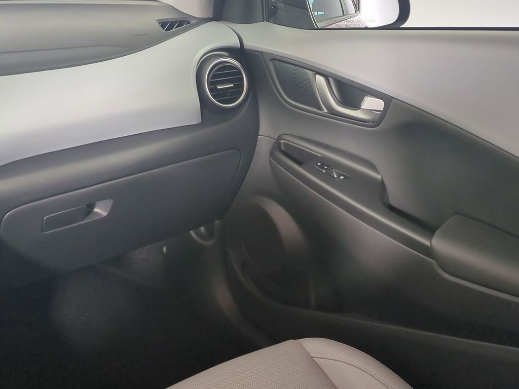 Used 2021 Red Hyundai Ultimate image 18