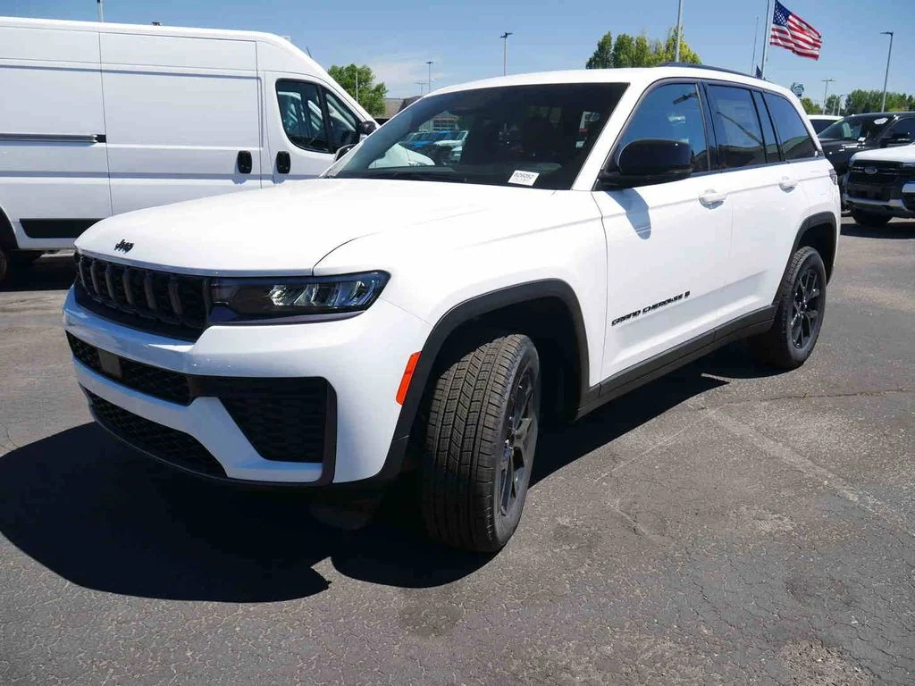 New 2026 White Jeep Altitude image 3