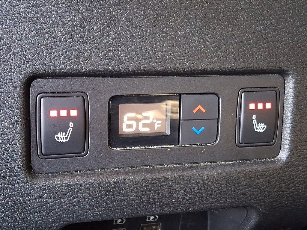 Used 2024 Silver Mitsubishi SEL image 11