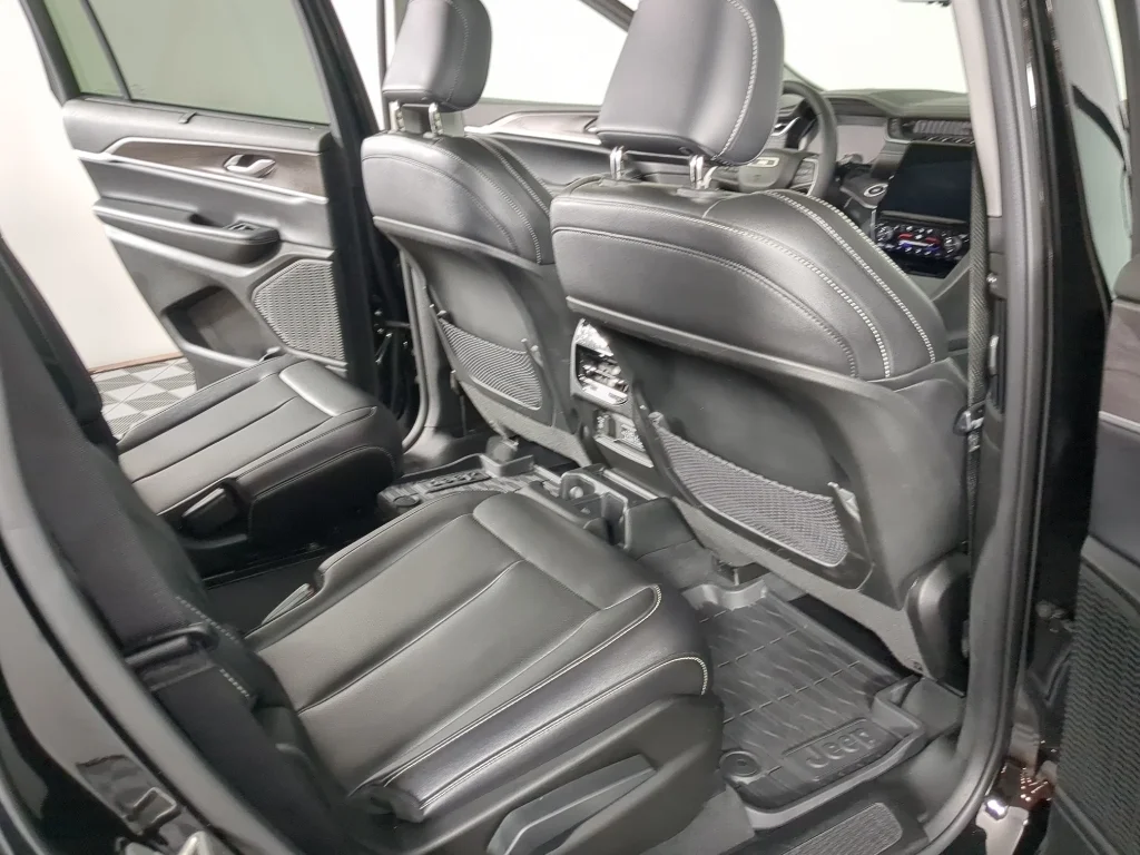 Used 2023 Black Jeep Limited image 23