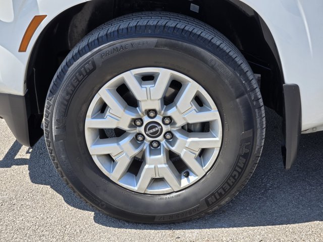 Used 2022 Glacier White Nissan  image 10