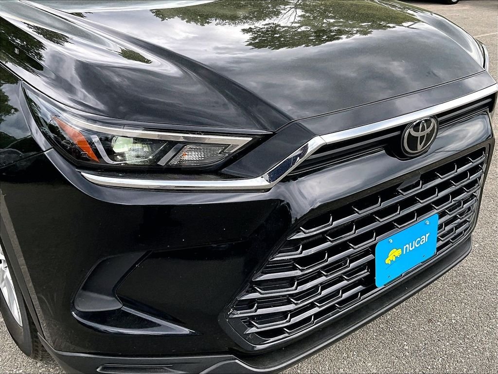 Used 2025 Black Toyota XLE image 33