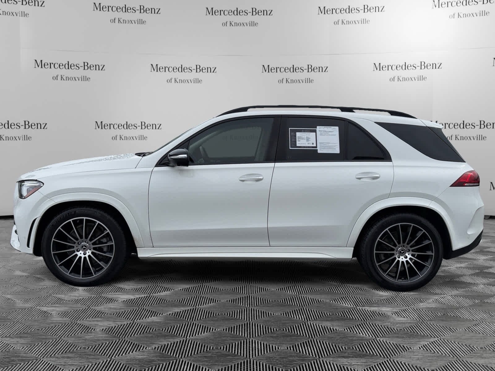 Certified Used 2023 Polar White Mercedes-Benz GLE 580 image 2