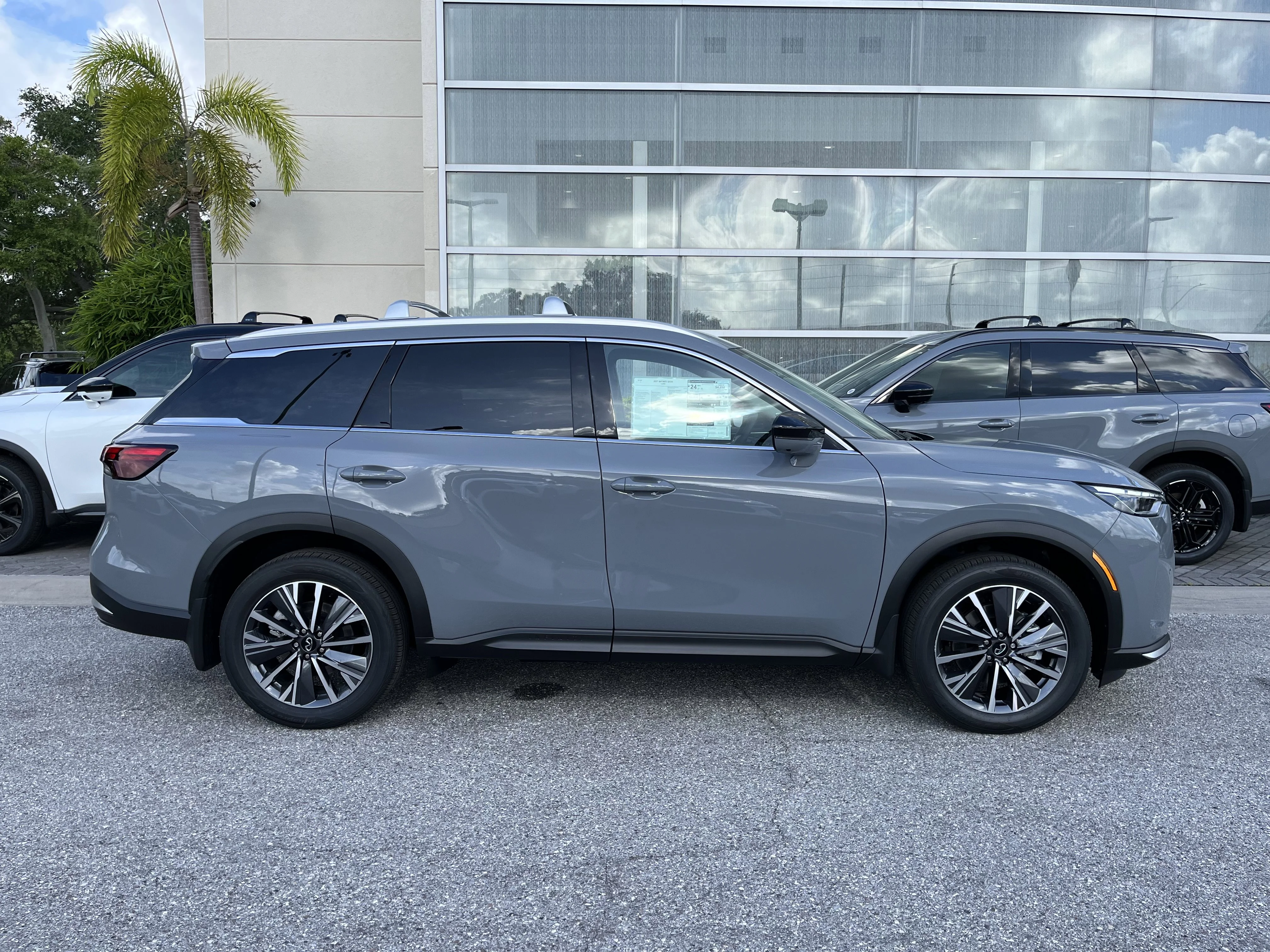 New 2027 Harbor Gray INFINITI LUXE image 7