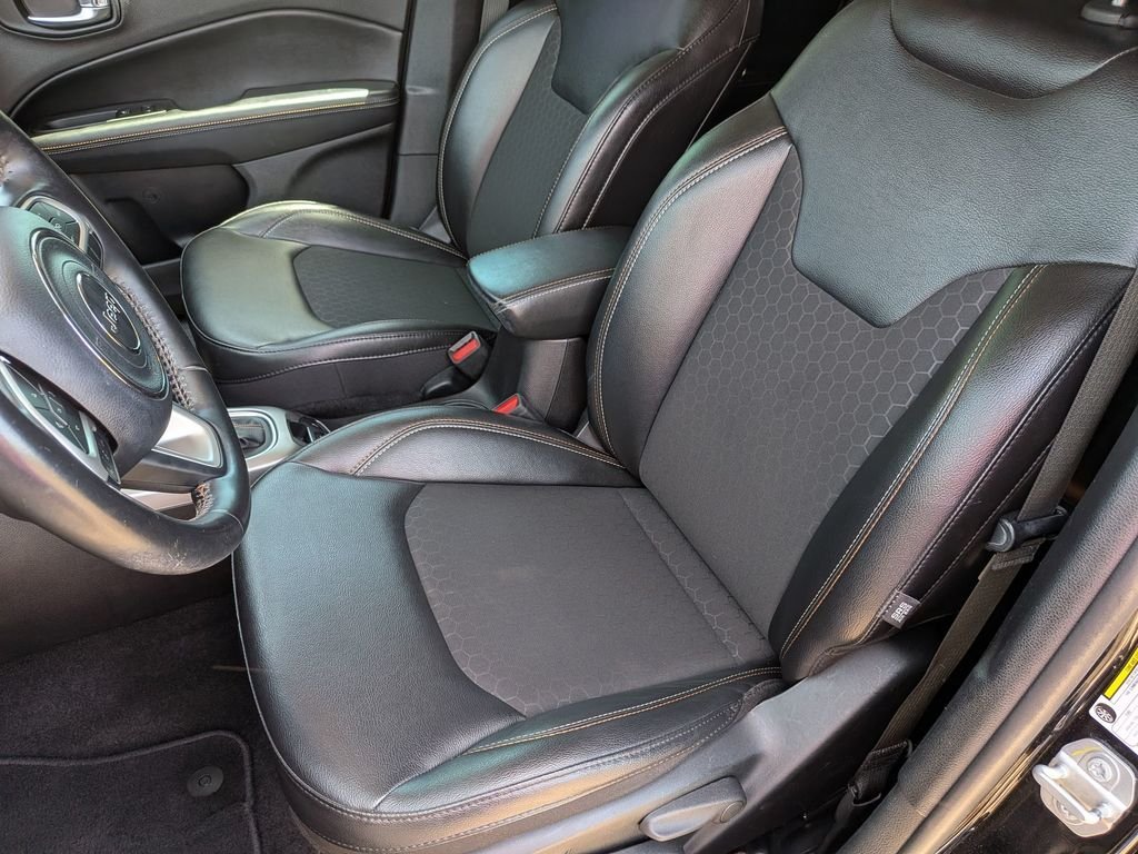 Used 2019 Black Jeep Latitude image 30