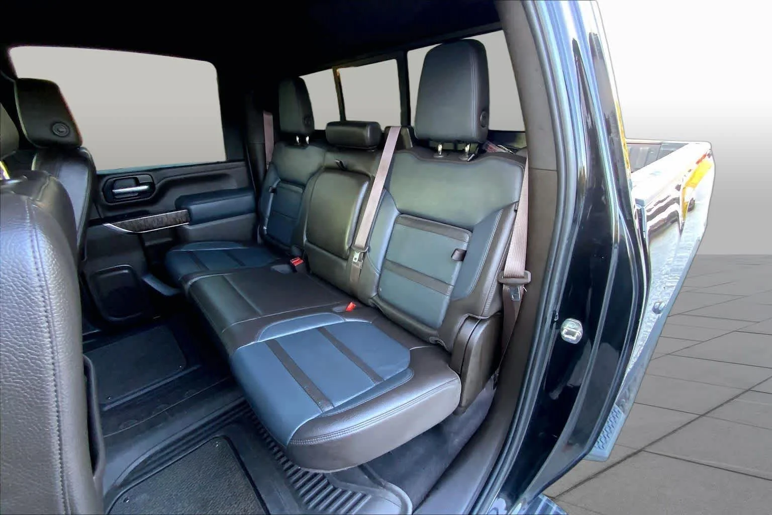 Used 2021 Ebony Twilight Metallic GMC Denali image 18