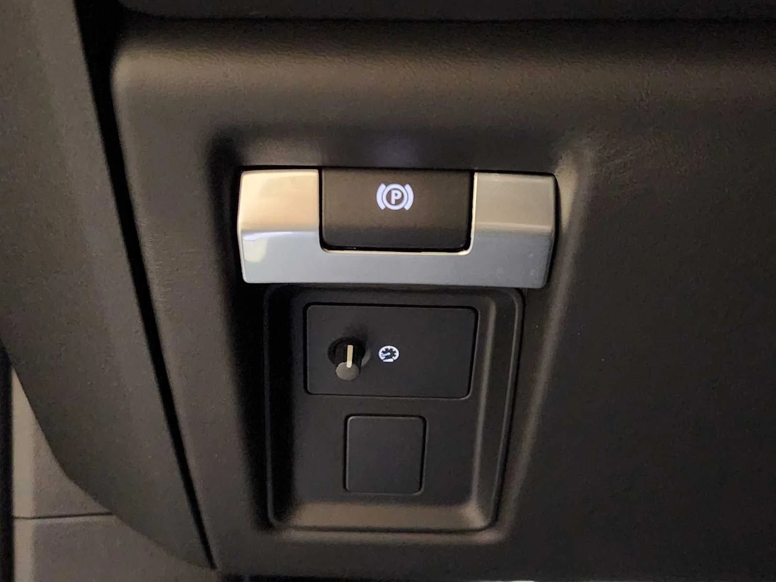 2026 Land Rover Defender OCTA Black - Photo 20