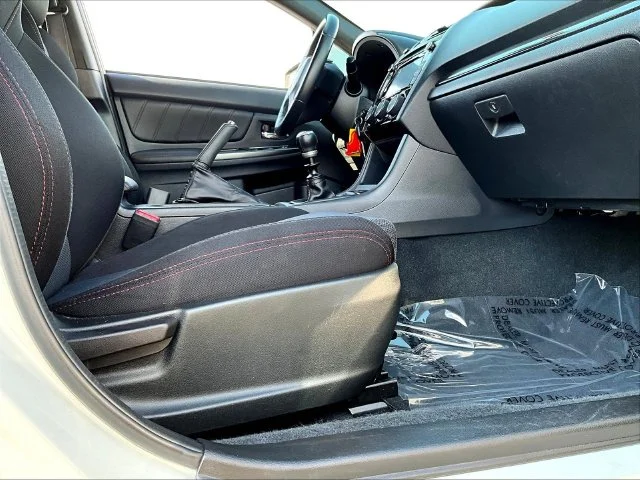 Used 2021 White Subaru Base image 34