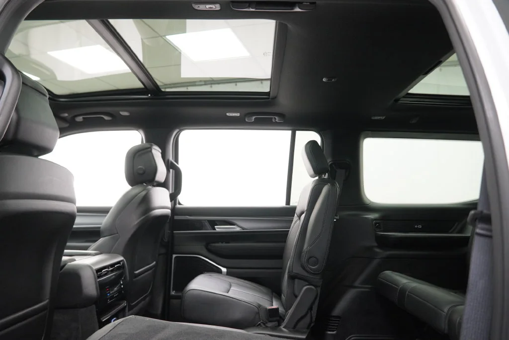 Used 2025 White Jeep Series II image 4