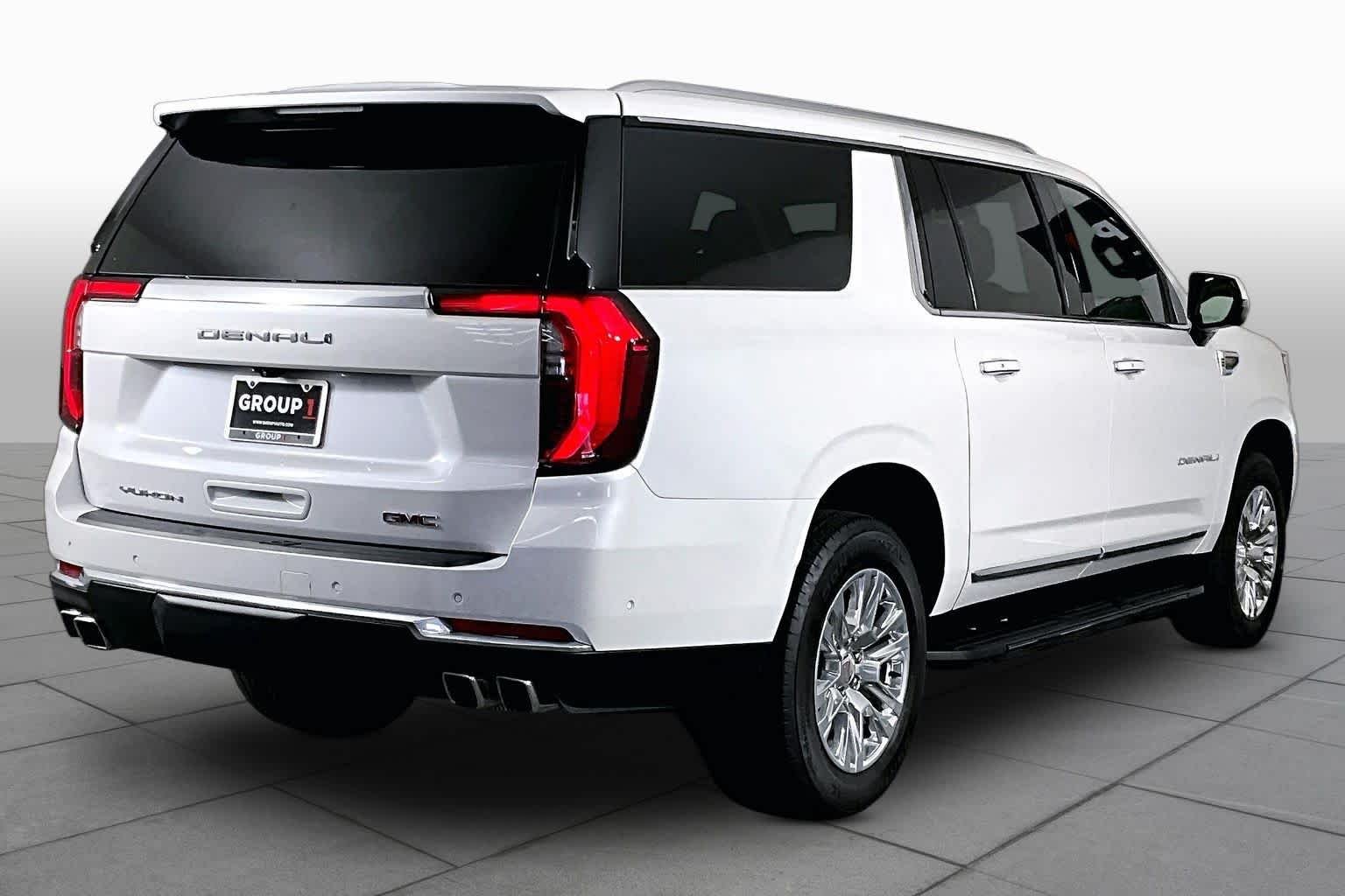 Used 2025 White Frost Tricoat GMC Denali image 13