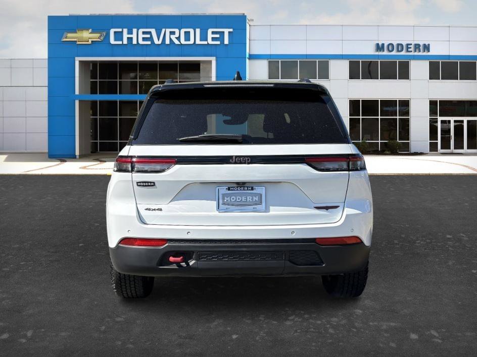 Used 2022 Bright White Clearcoat Jeep Trailhawk image 4