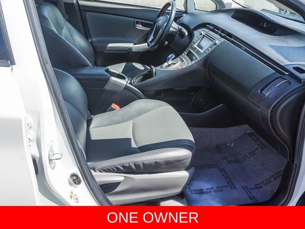 Used 2013 White Toyota Four image 12