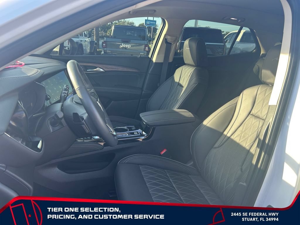 Used 2023 WHITE FROST TRICOAT Buick Avenir image 15