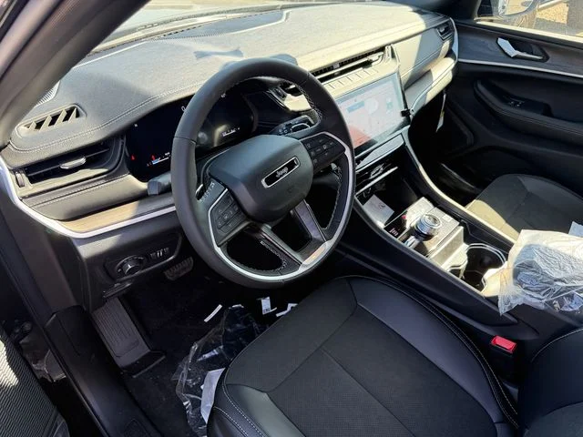New 2026 Diamond Black Crystal Pearl-Coat Exterior Paint Jeep Altitude image 11