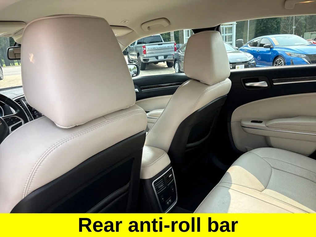 Used 2018 Silver Chrysler Limited image 37
