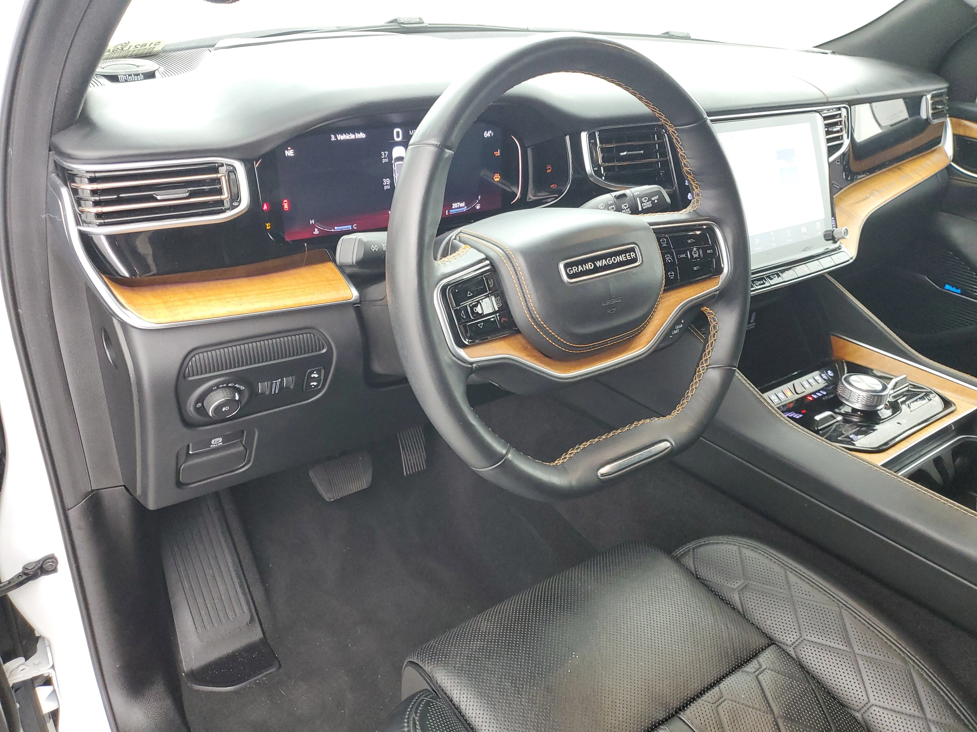 2024 Jeep Grand Wagoneer L Series III - Photo 18
