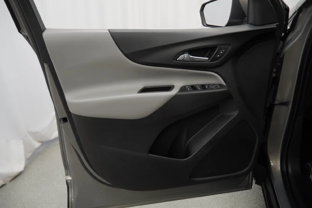 Used 2018 PEPPERDUST METALLIC Chevrolet LT image 30