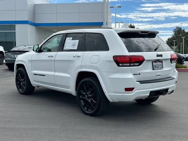 Used 2020  Jeep Altitude image 9
