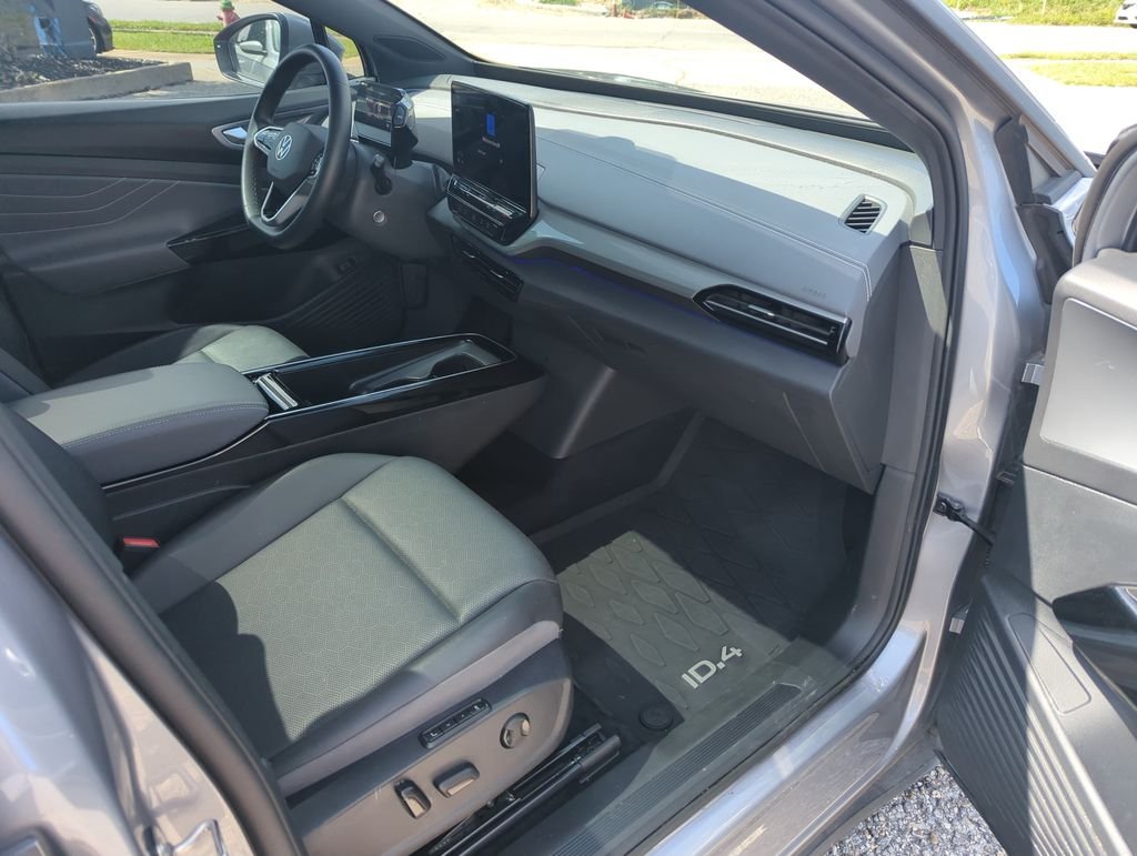 Used 2023 Silver Volkswagen Pro S image 37