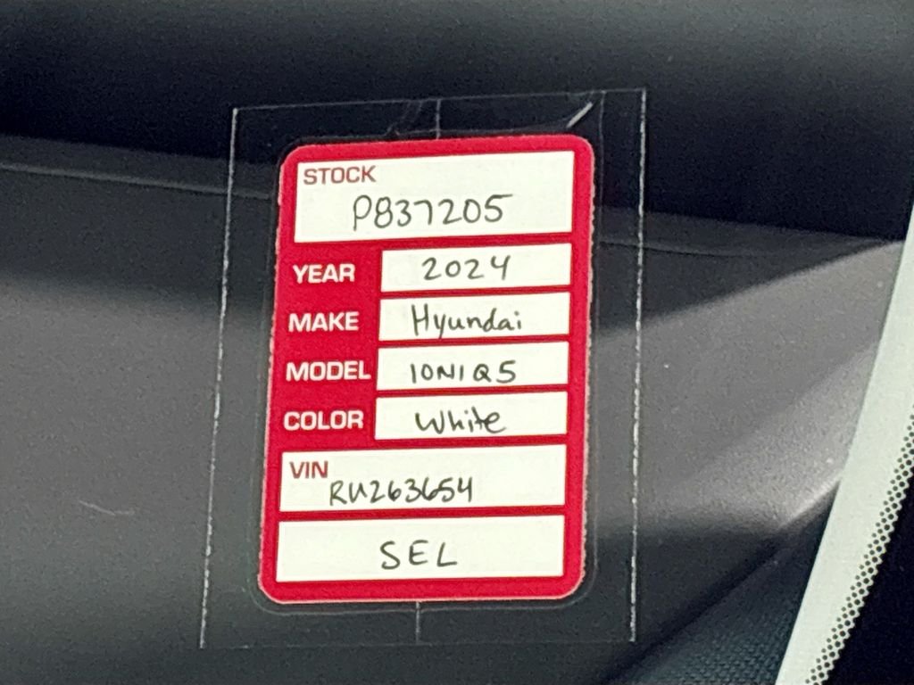 Used 2024 White Hyundai SEL image 25