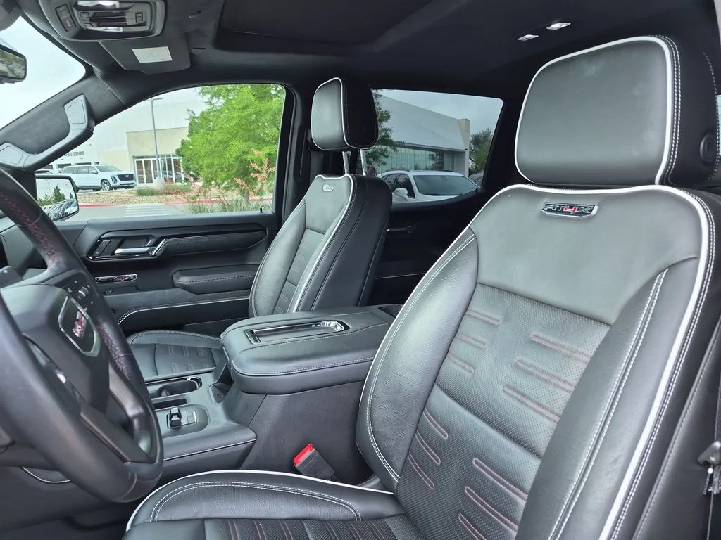 Used 2022 White GMC AT4X image 30