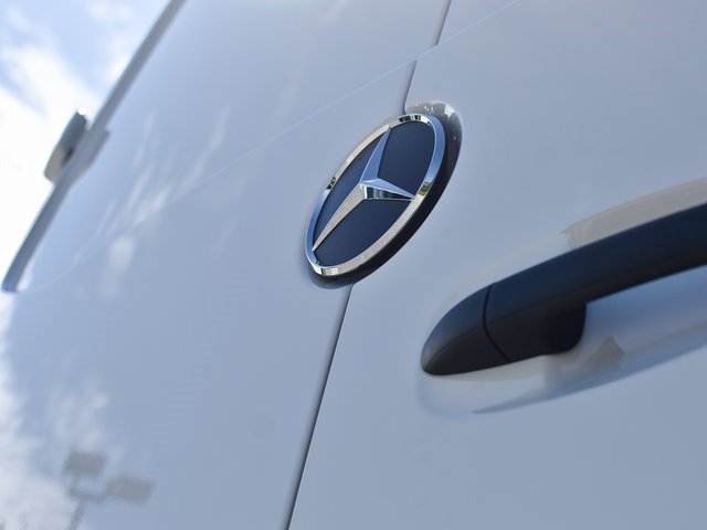 New 2026 Arctic White Mercedes-Benz Cargo 144 WB image 32