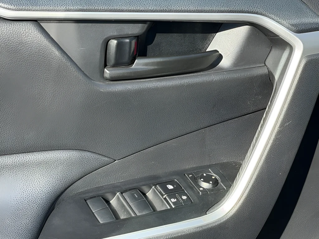 2024 Toyota RAV4 LE - Photo 10